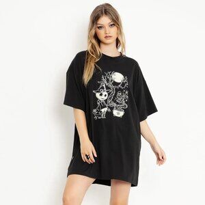 CONJURING CUTENESS OVERSIZED TEE